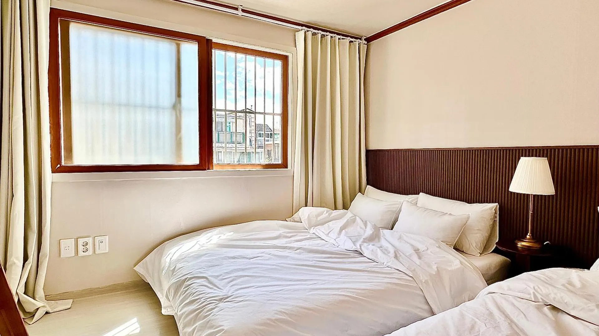 New, 3Min To Hapjeong St, Airport Bus Stop, 10Min To Hongdae & Mangwon Market, Han River Park, 2Br 2Qb Full Of Sunshine, Hotel Bedding, City Nature Σεούλ 0*,  Νότια Κορέα