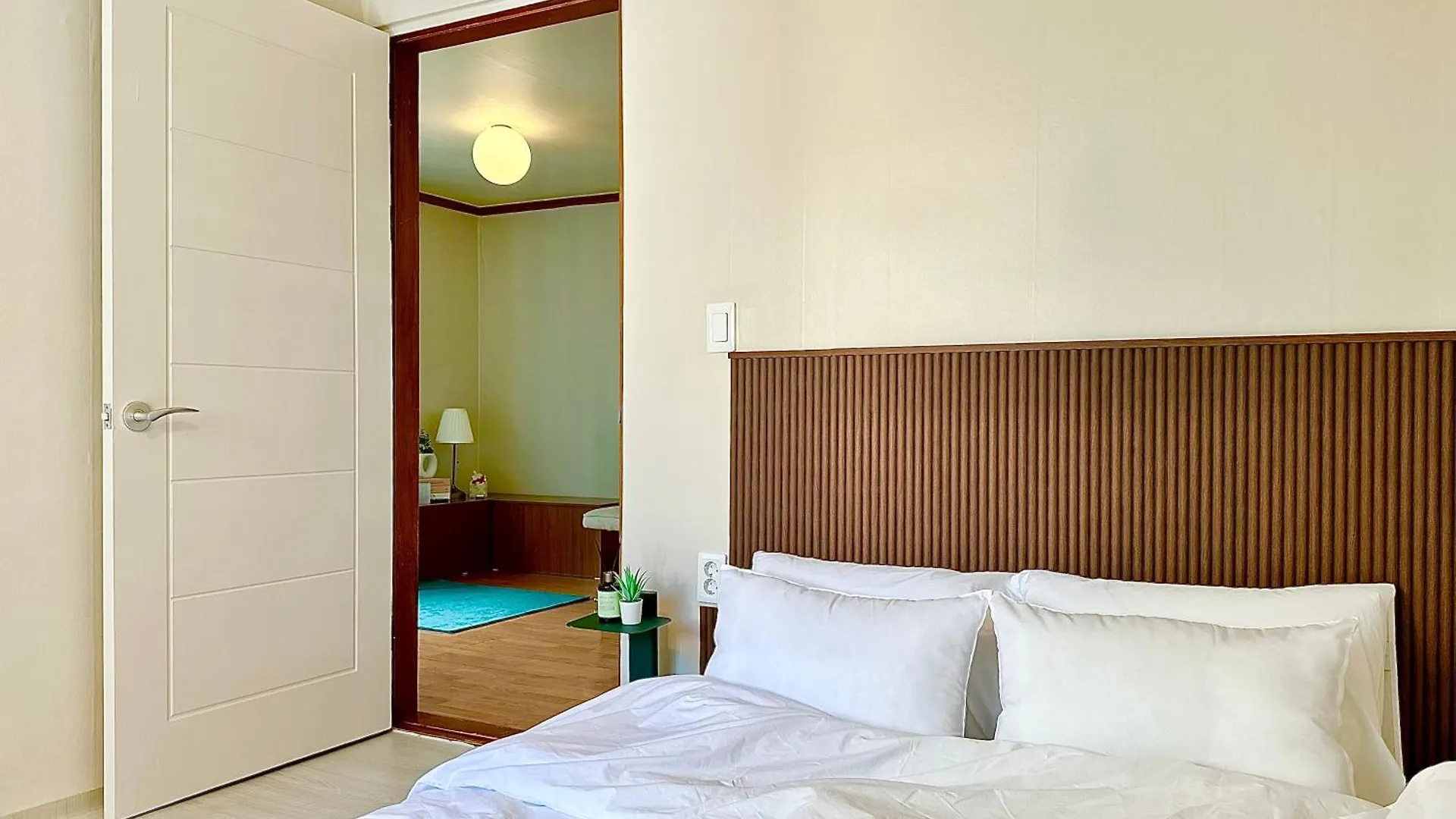 New, 3Min To Hapjeong St, Airport Bus Stop, 10Min To Hongdae & Mangwon Market, Han River Park, 2Br 2Qb Full Of Sunshine, Hotel Bedding, City Nature Σεούλ 0*,  Νότια Κορέα