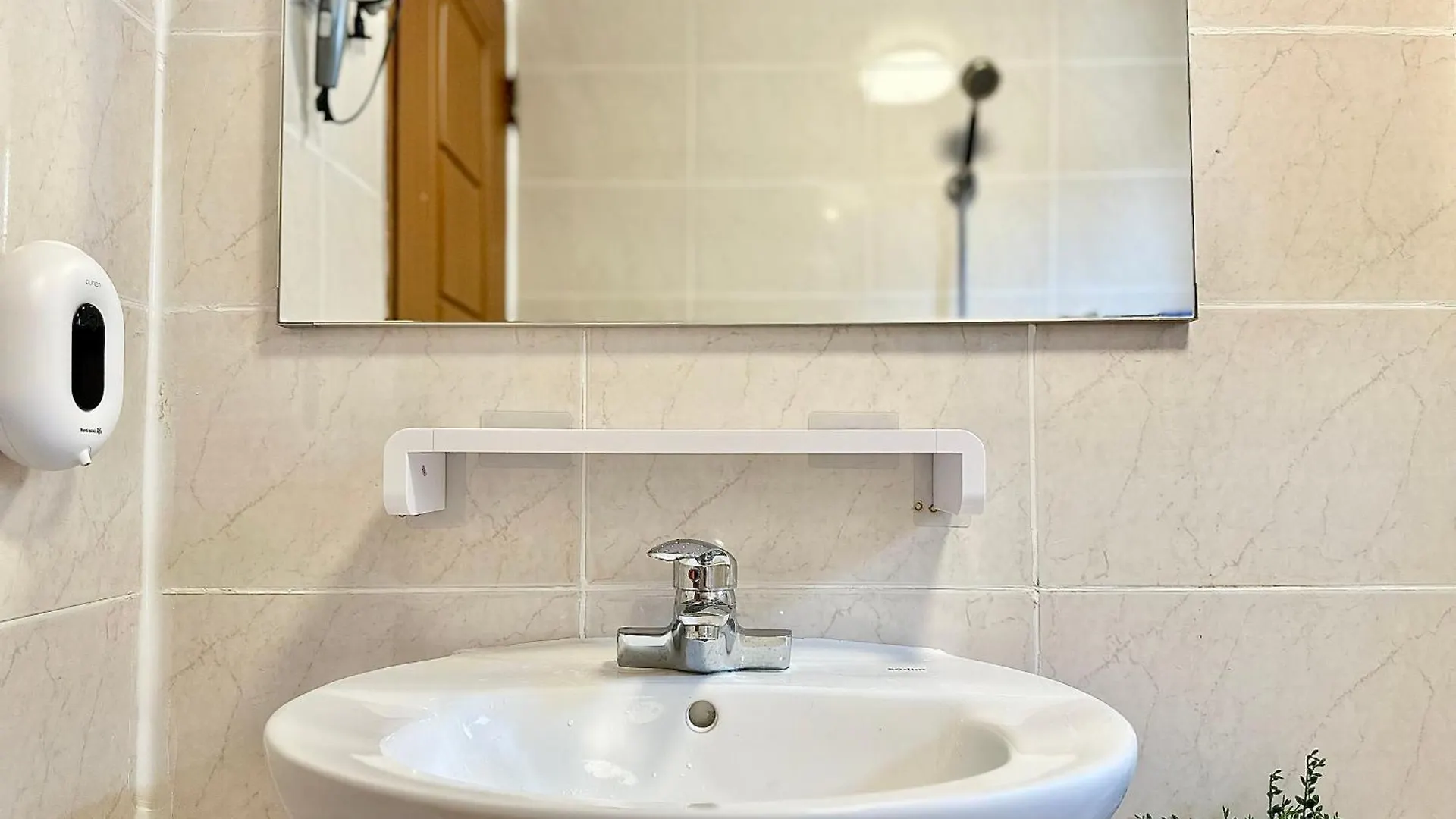 New, 3Min To Hapjeong St, Airport Bus Stop, 8Min To Hongdae & Mangwon Market, Han River Park, 2Br 3Qb Full Of Sunshine, Hotel Bedding, City Nature Soul